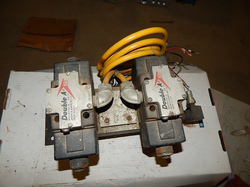 Double A QF-01-0-10F1 Double Solenoid Valve E746 034 w/ Brackets "C"