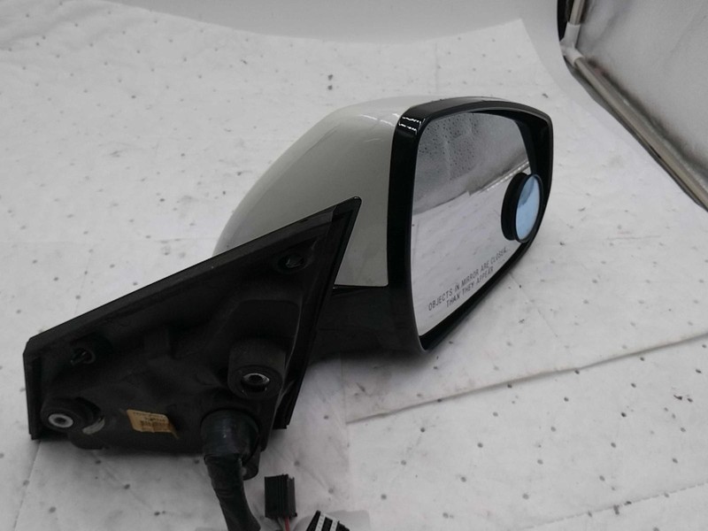 2010 Cadillac SRX Right Door Mirror Assembly White OEM Used 276338 142K Miles