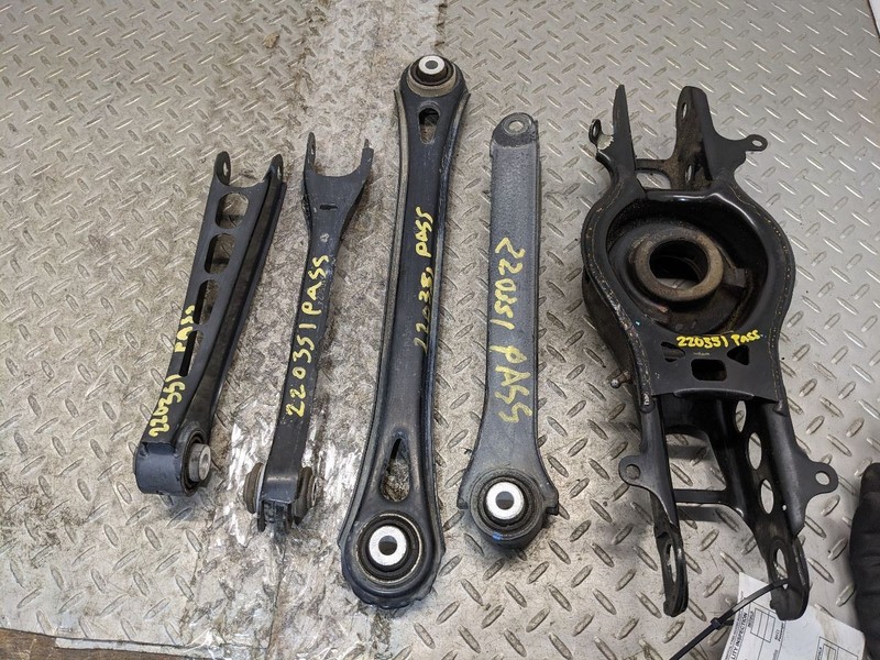Passenger Right Lower Control Arm Rear Control Arm SET OF 5 2014CTS1190801