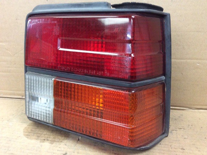 81 82 83 Civic Sedan 4DR Right Tail Light Combination Lamp Used OEM