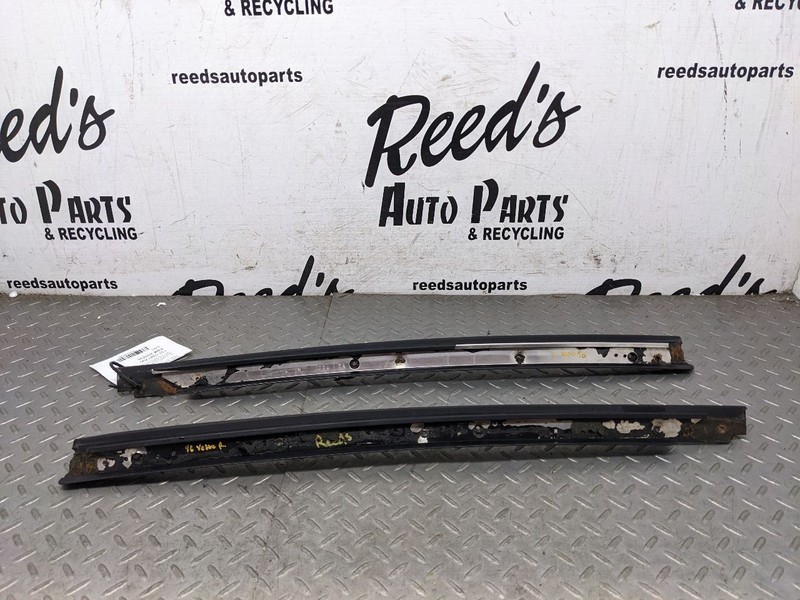 84-96 C4 Corvette Windshield Pillar Trim Weatherstrip Retainer Track LH1184125