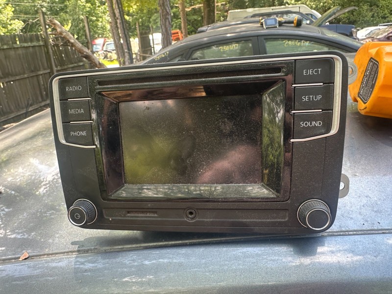 17 PASSAT JETTA GLI BEETLE OEM RADIO RECEIVER W/ 5" INFO SCREEN 561035150A