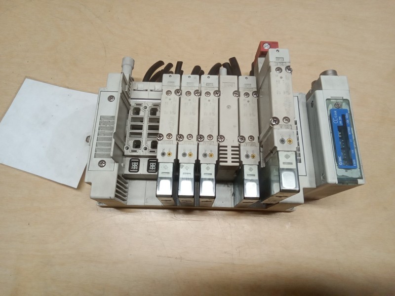 SMC 8 Station Manifold W/ (5) SMC SY5201-5U1 Solenoid Valve & CC-Link