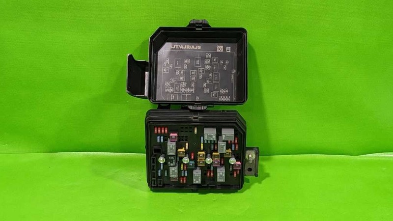 12-16 IMPALA LTZ ENGINE FUSE BOX OEM 4571-8