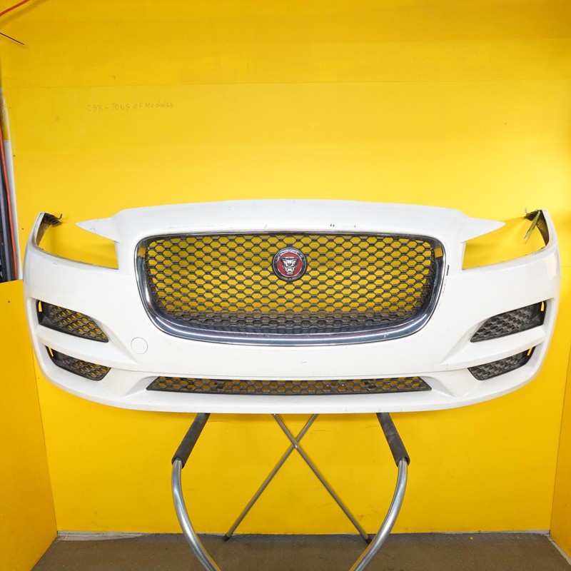 2017-2020 JAGUAR F-PACE Front Bumper Cover W/grilles OEM T4a5641