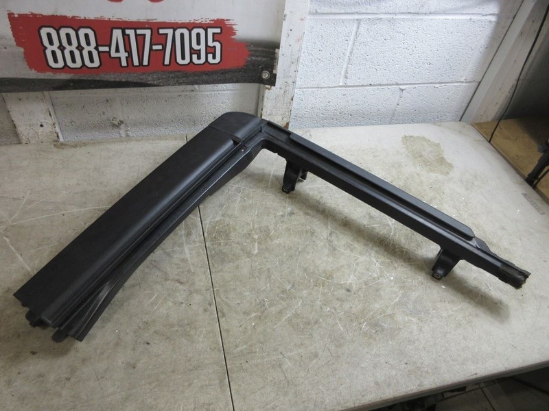 2007-2009 Jeep Wrangler JK OEM RH Passenger Door Glass Frame 55395236
