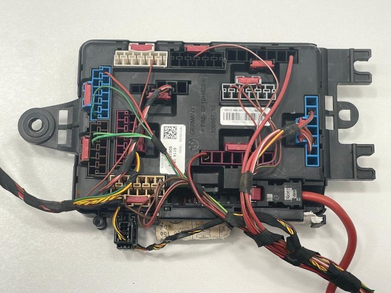 2012-2018 BMW 328i REAR TRUNK FUSE RELAY BOX 53819
