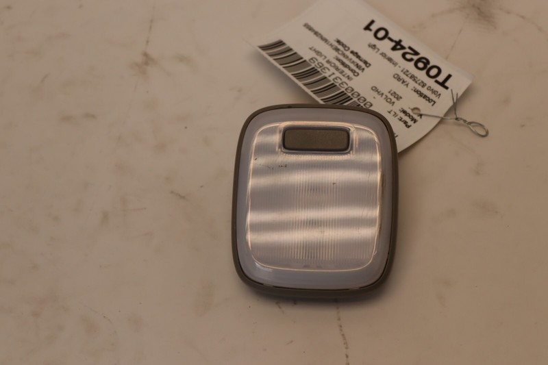 2019-2023 VOLVO VNL 760 LEFT OR RIGHT INTERIOR DOME LIGHT LAMP 82758721 OEM