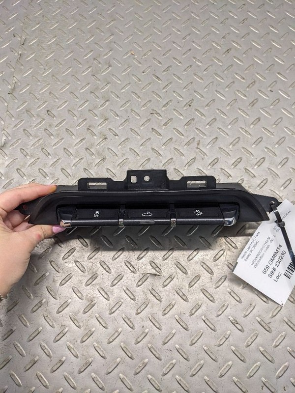 14-19 SILVERADO Under Radio Dash Mounted Three Switch Auxiliary Panel1159842