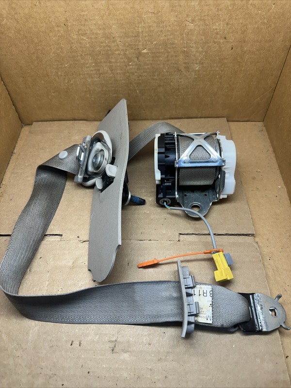 2011-2013 Escalade Silverado Tahoe Front Left Driver Seatbelt Retractor Gray
