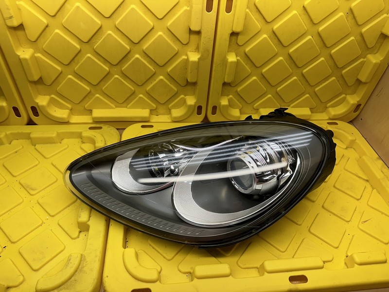 2011-2014 Porsche Cayenne LEFT SIDE HEADLIGHT WITH MODULES7P5941031CF OEM