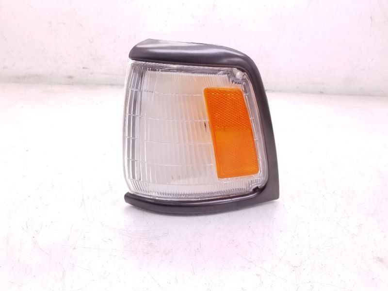 1991 TOYOTA PICKUP DRIVER SIDE FRONT TURN SIGNAL LIGHT ASSEMBLY