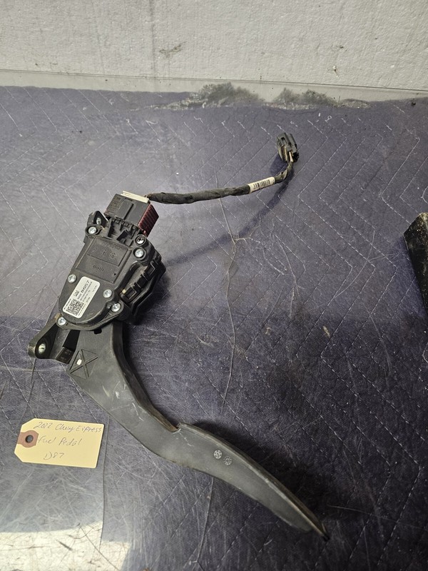 08-17 Express Savannah Fuel Pedal Accelerator OEM Tested
