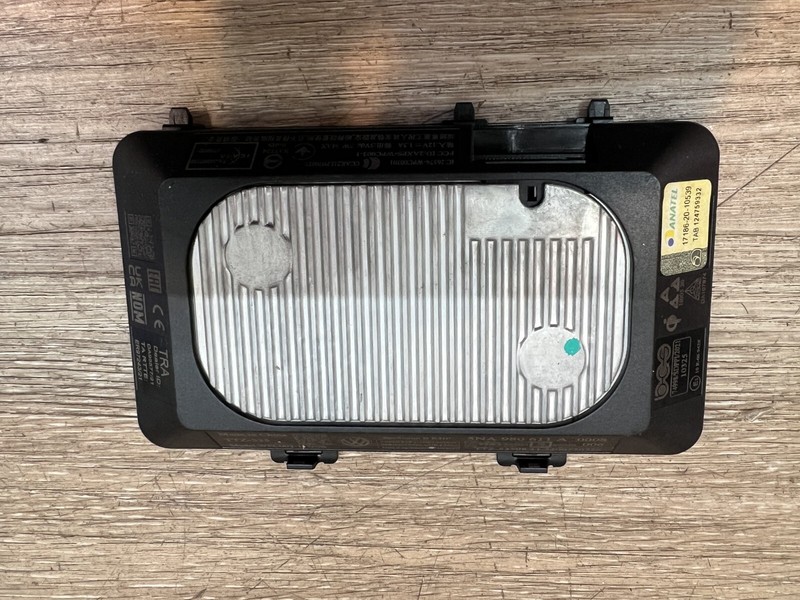 VOLKSWAGEN SMARTPHONE WIRELESS CHARGING PLATFORM OEM5NA 980 611 A