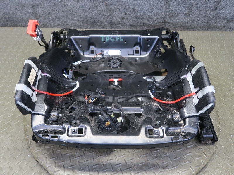 11-18 PORSCHE CAYENNE 958 FRONT LEFT SEAT LOWER FRAME RAIL TRACK W MOTORS