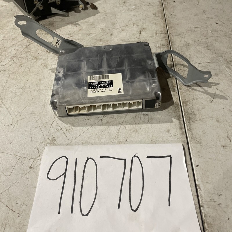 99 Lexus ES300 Engine Control Unit ECU 89661-3T423