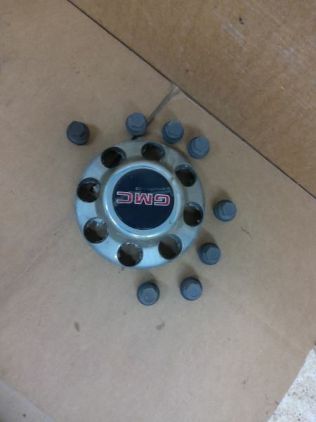 SUBGM2500 1996 Center Cap Wheel 253258