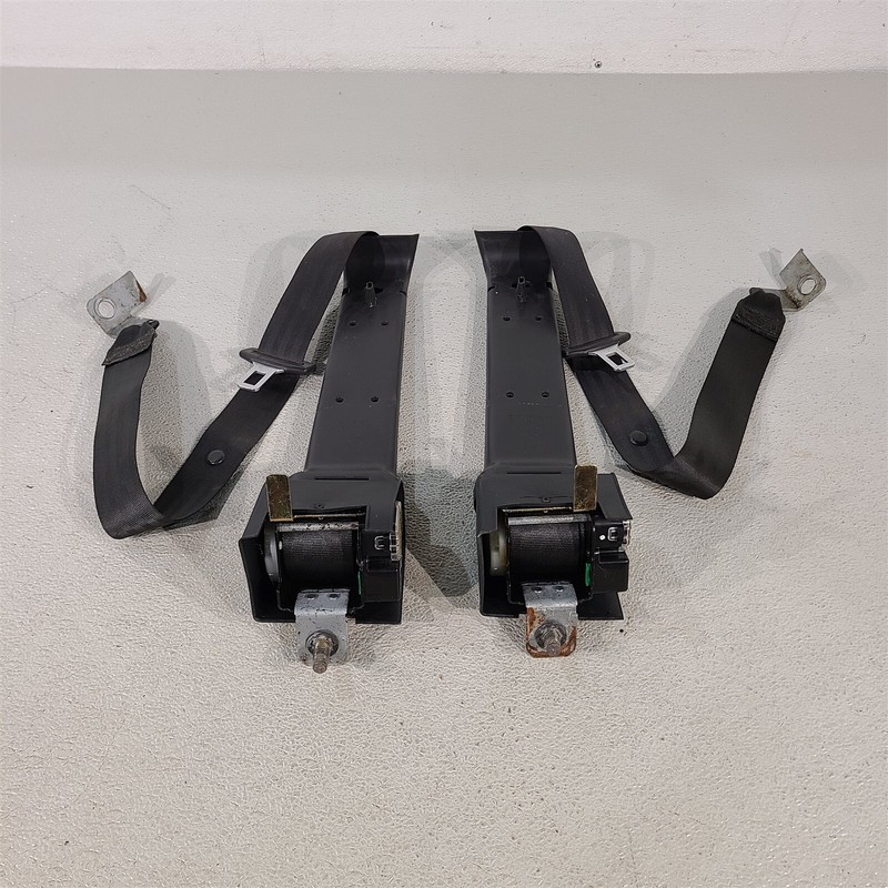 99-04 Mustang GT Convertible Rear Seat Belt Retractors Left Right Set Aa7378