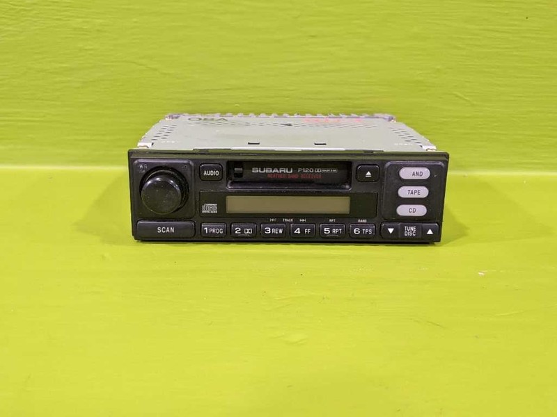 01 02 OUTBACK FACTORY RADIO AM FM CASSETTEOEM 3822-3