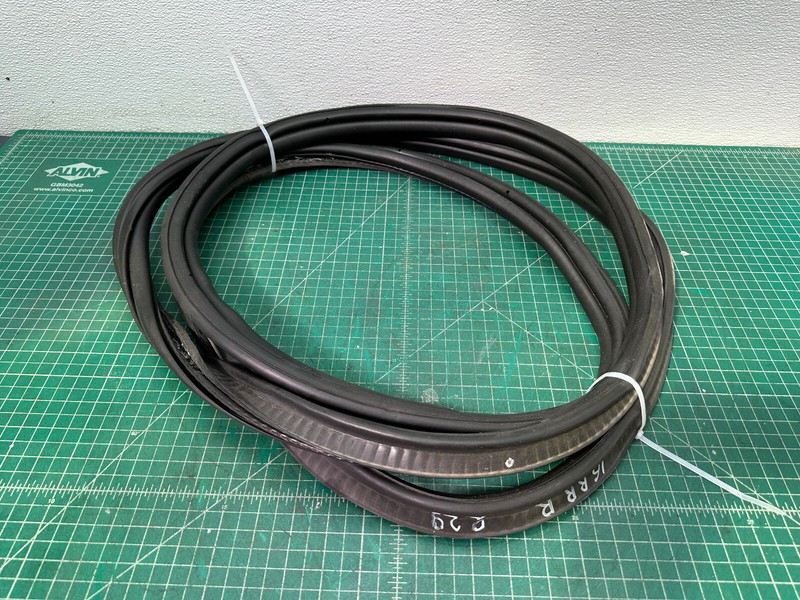 13-22 Range Rover L405 REAR WEATHERSTRIP GASKET SEAL OEM