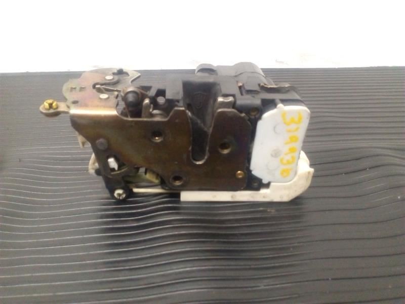 04-06 GMC Yukon Front Right Passenger Door Lock Actuator Assembly OEM 15110645