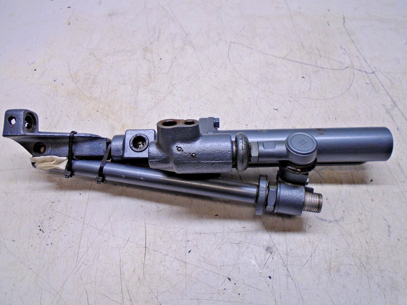 L3 Yamaha V6 4.3L Power Steering Cylinder Assy 6T4-42401-01-8D