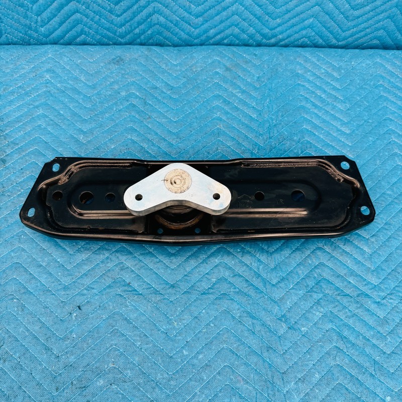 2011–2013 Infiniti M56 Transmission Crossmember Support Bracket OEM
