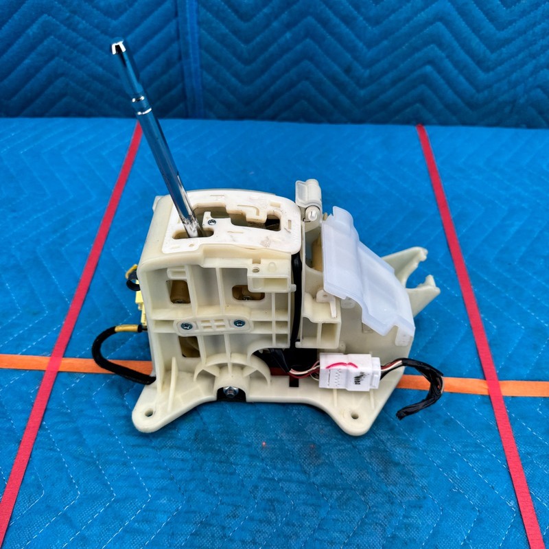2011–2013 Hyundai Equus Automatic Gear Shifter Floor Selector OEM 467003MXXX
