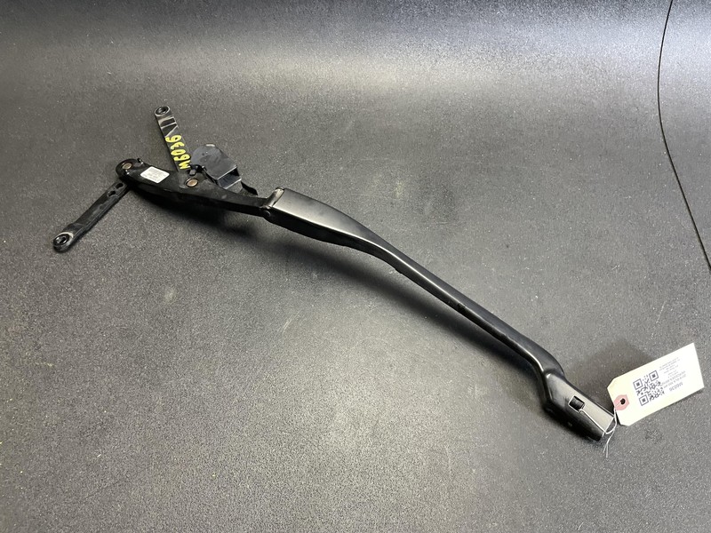 Front Right Windshield Wiper Arm 2018 Mercedes GLS 550 1668207200 2017 2019