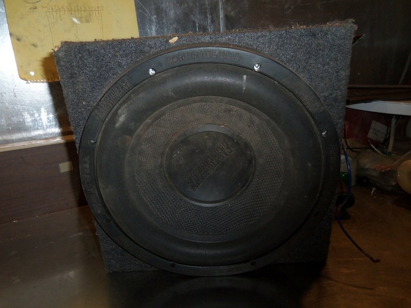 EartQuake Speaker Ripped Box Fabric, Tested and Works *FREE SHIPPING*