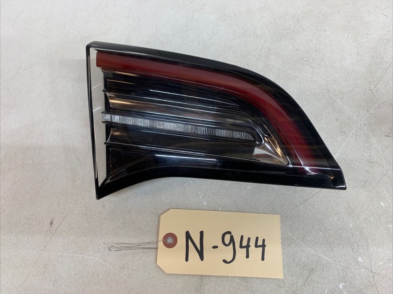 ⚡️21-23 Tesla 3 Y Taillight Tail Light LH Trunk 3-pin 1077401-00-E 944 B17