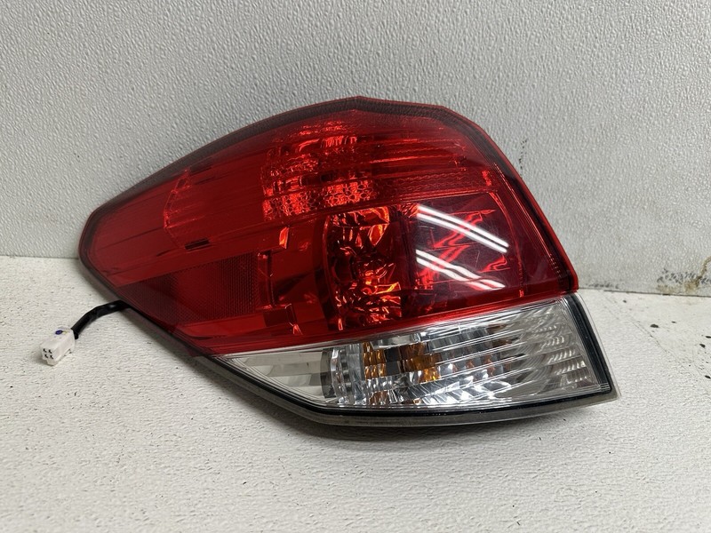 2010-2014 Subaru Outback Left Driver Tail Light Lamp Taillight Taillamp Oem