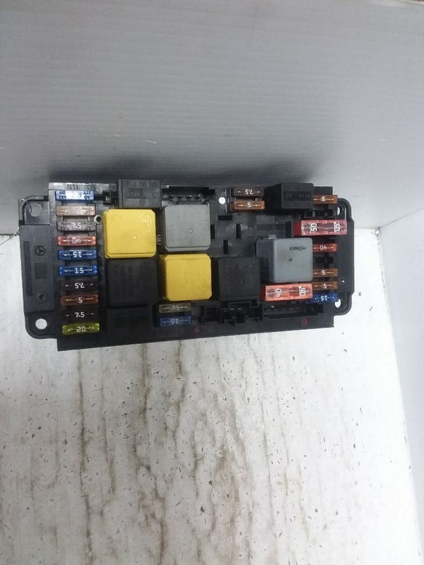 Rear Signal Activation Module 209 Type CLK350 Fits 07-09 MERCEDES CLK 1720473
