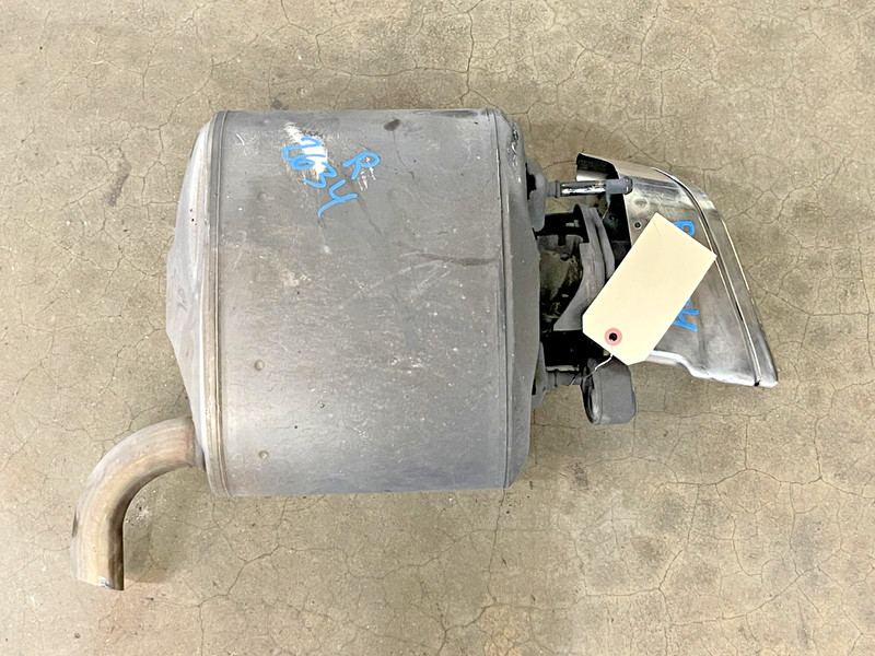 ⭐2016-2021 LEXUS IS300 RWD 2.0L REAR RIGHT EXHAUST SYSTEM MUFFLER PIPE LOT2634