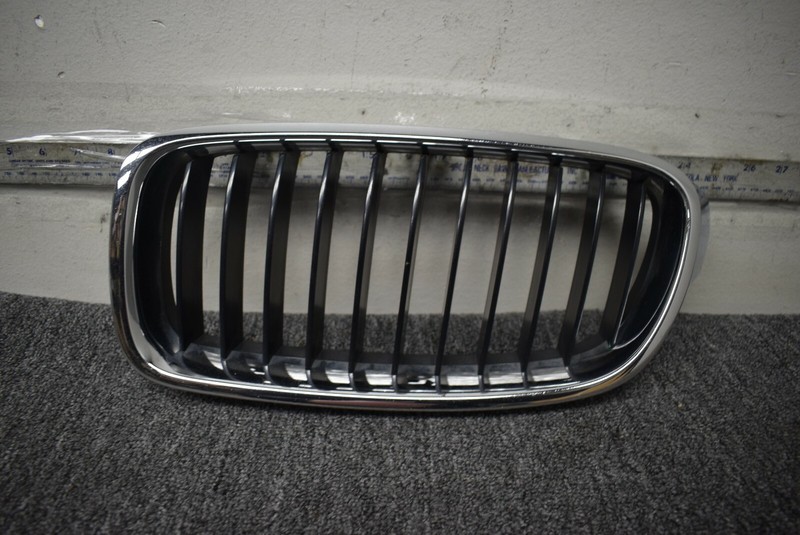 2012-2018 BMW 320I FRONT GRILLE FACTORY OEM
