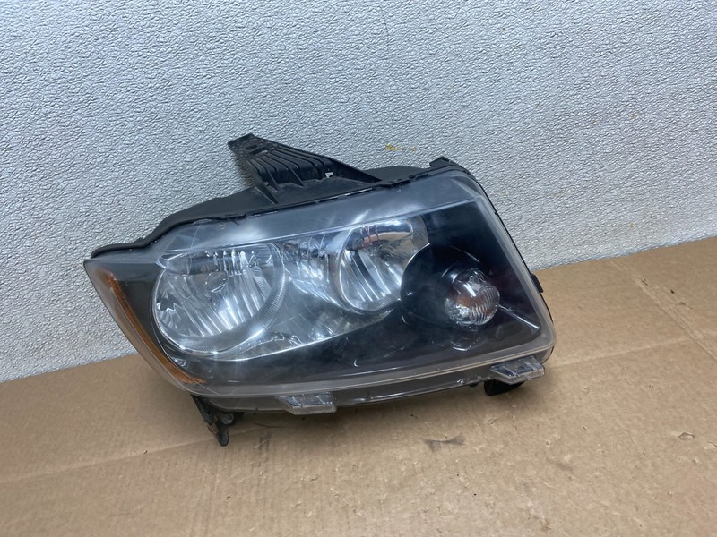 2011-2013 Jeep Grand Cherokee Right Passenger Halogen Headlight Y8590 DG