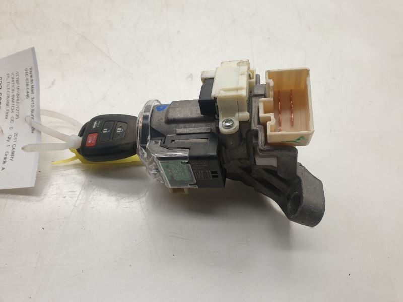 17 18 TOYOTA CAMRY IGNITION SWITCH WITH KEY