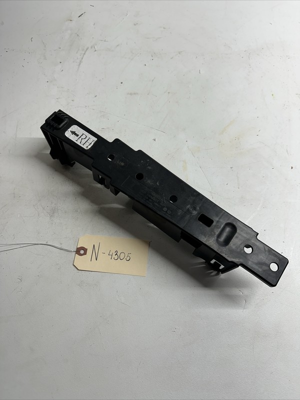 2020-2022 TESLA TRUNK BOOT BRACKET HOLDER RIGHT 1552221-00-B N-4305 B44