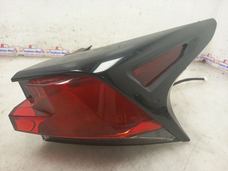 18 19 20 21 LEXUS NX300 F-SPORT PASSENGER RIGHT TAIL LIGHT