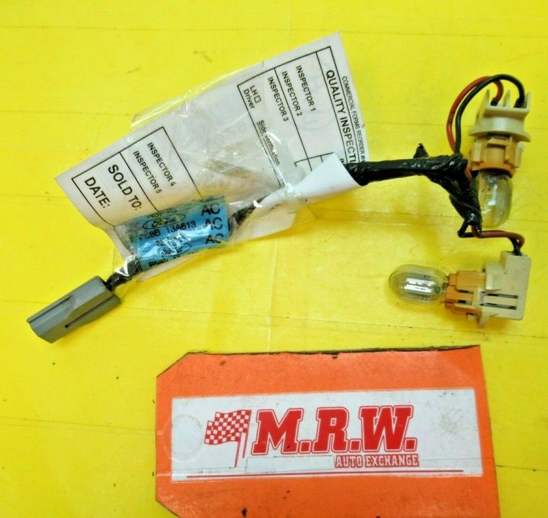 LIGHT BULB SOCKET WIRE HARNESS PLUG off THIRD BRAKE LIGHT 3RD for 95 96 WINDSTAR
