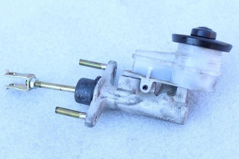 1991 TOYOTA CELICA CLUTCH MASTER CYLINDER