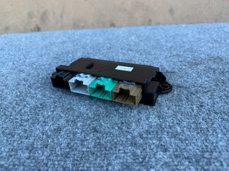 RIVIAN R1S R1T 22-26 OEM REAR LEFT DRIVER DOOR CONTROL MODULE UNIT PT00000606M