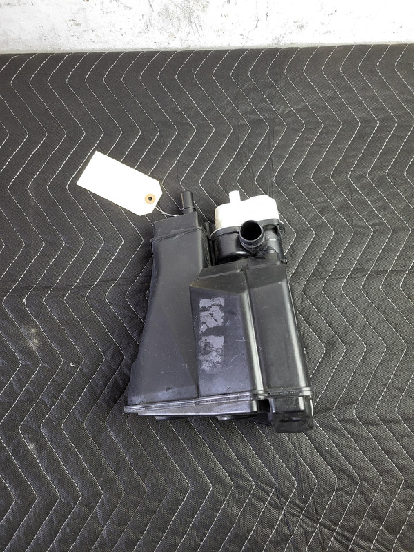 Used Oem Mercedes 0005450141 Fuel Vapor Evaporator Canister for 2020-2023 CLA250