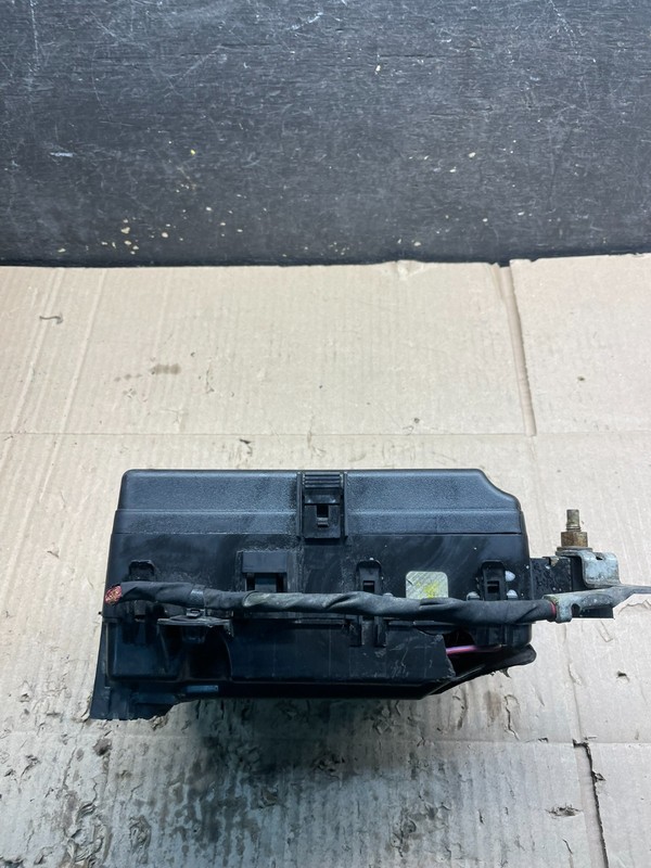 2015 Chrysler 300 Fuse module 68213805AC X8354 PS