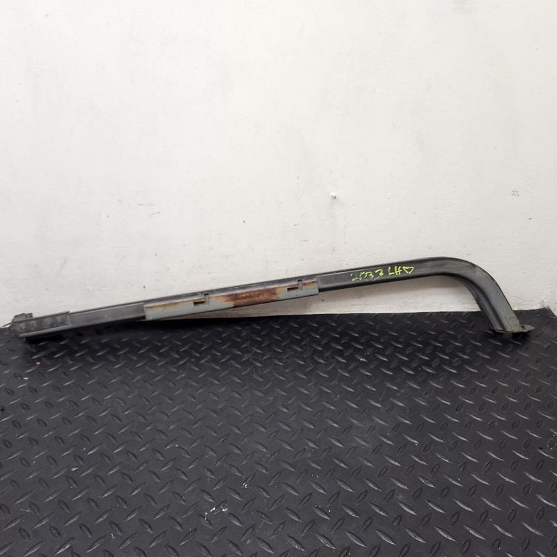 98-05 Chevrolet Venture Left Driver Door Sliding Center Track OEM 15951097