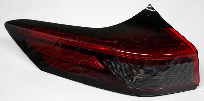 OEM Left Driver Side LED Tail Lamp For Nissan Rogue 26555-6RR0B Lens Chip