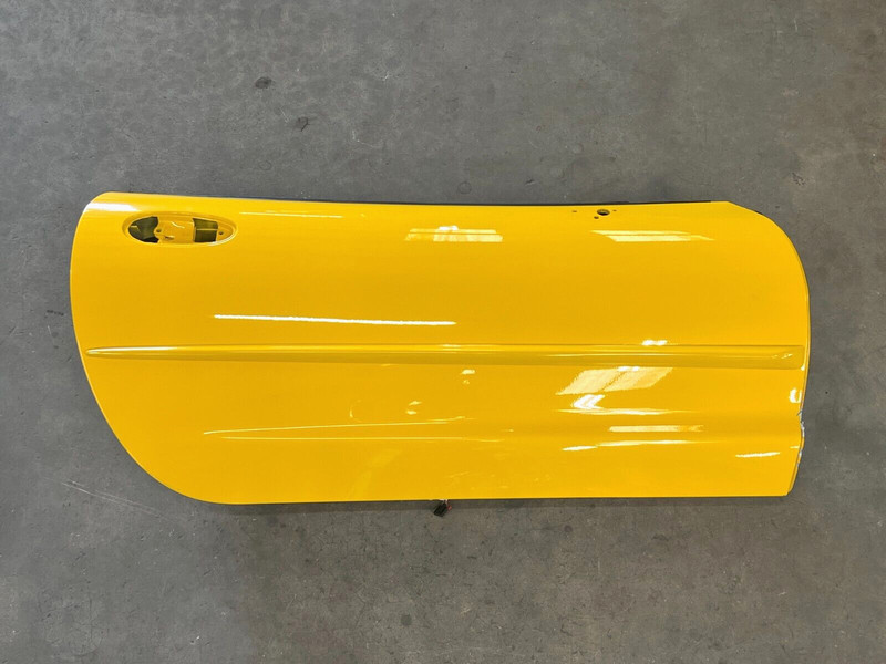 ⭐2001-2004 CHEVY CORVETTE C5 FRONT RIGHT EXTERIOR DOOR PANEL YELLOW OEM LOT2494