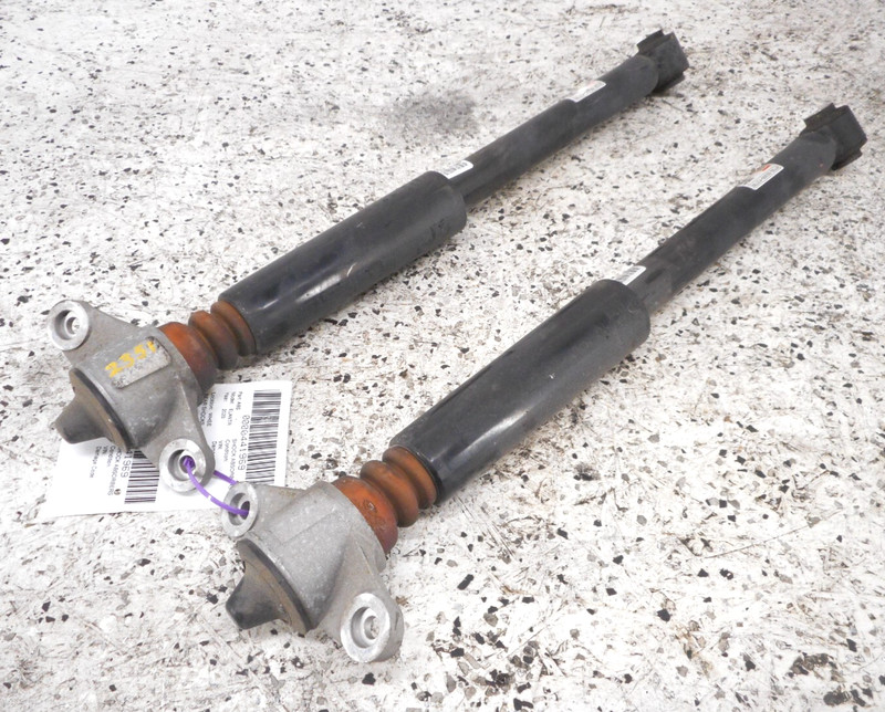 2020 20 Hyundai Elantra Rear Shock Absorber Pair Left Right OEM 55300-F2730