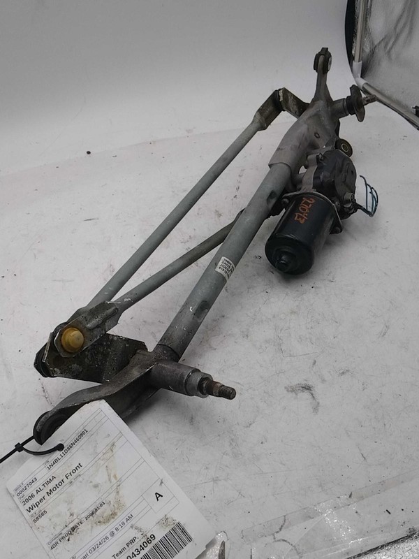 2006 Nissan Altima Windshield Wiper Motor OEM 288107Y000 87K Miles Green