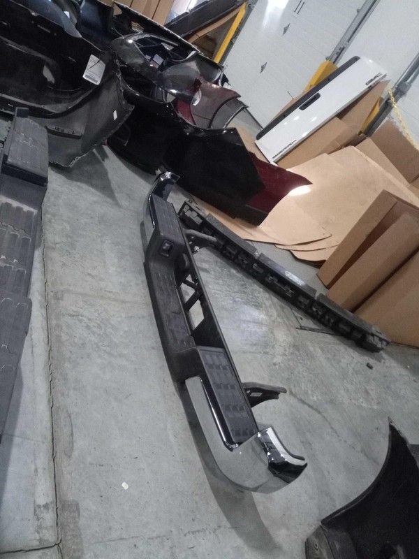 2020 Toyota Tacoma OEM Used White Bumper Assembly 50000 Miles NJ25-16130-407624